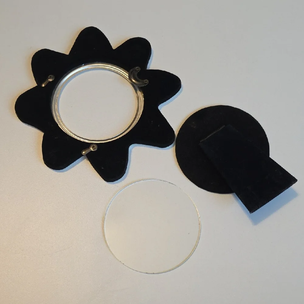 Silver Flower-Shaped Photo Frame - 3 Inch Circle Picture Frame